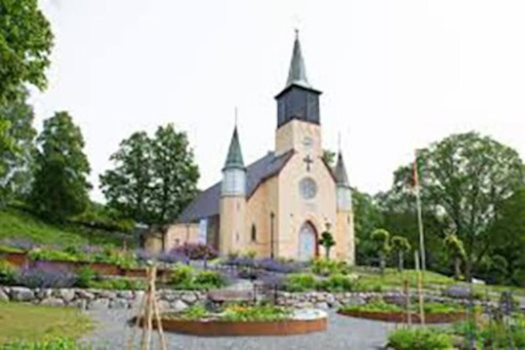 JonseredLaegenhet Pa Landet Naera Stan公寓 外观 照片