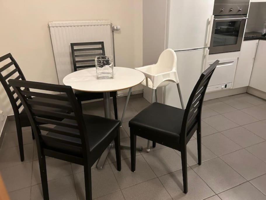 JonseredLaegenhet Pa Landet Naera Stan公寓 外观 照片